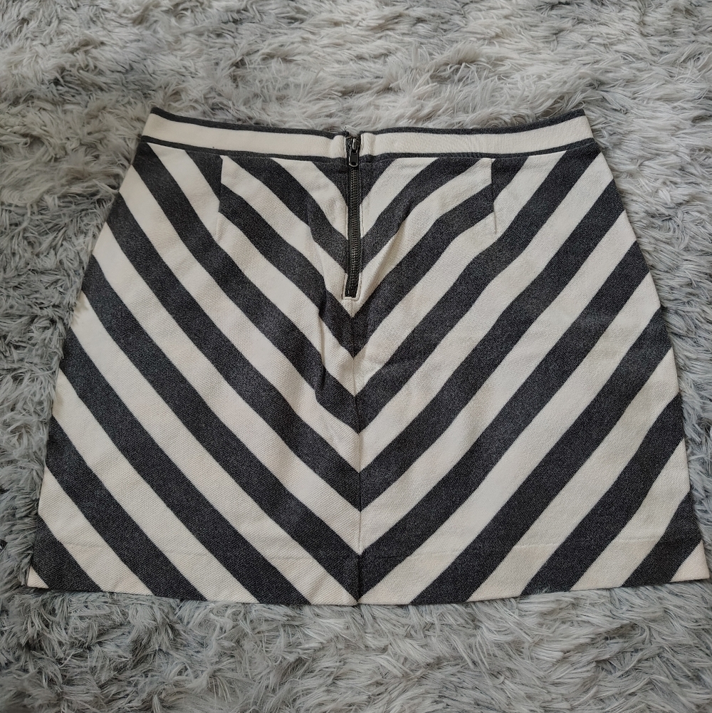 Gap 100% Cotton Women's Small Gray & White Striped Mini Skirt - Picture 4 of 11